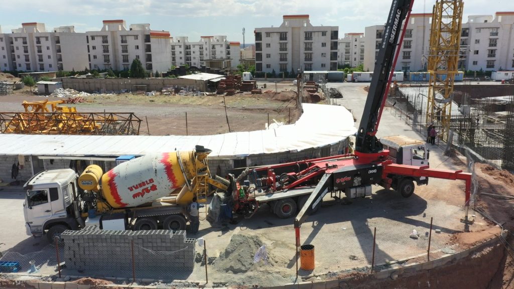 خرید بتن آماده در پرند پروژه رزامال - ساروج بتن اربابیان