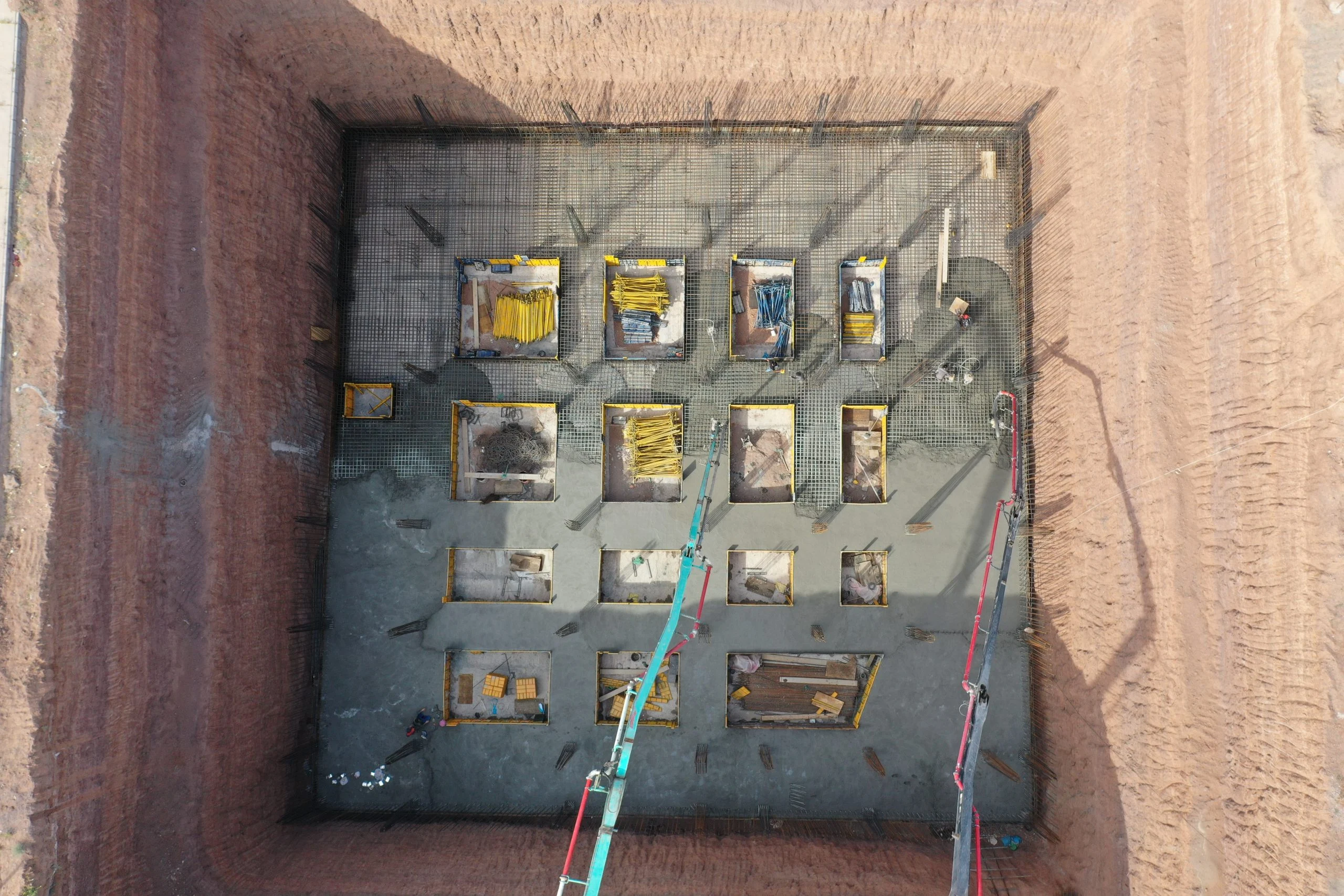 خرید بتن آماده مجتمع اسکای پلاس کارخانه بتن آماده در پرند - ساروج بتن اربابیان