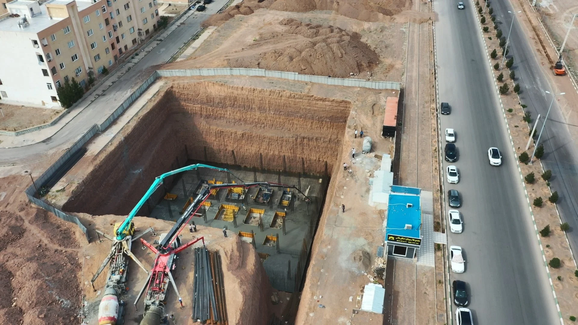 بتن آماده با کیفیت مجتمع اسکای پلاس کارخانه بتن آماده در پرند - ساروج بتن اربابیان