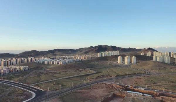 بتن ریزی ستون - تولید بتن پروژه مسکونی ماهان البرز پرند - ساروج بتن اربابیان