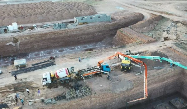 بتن آماده عیار 400 - تولید بتن پروژه مسکونی ماهان البرز پرند - ساروج بتن اربابیان