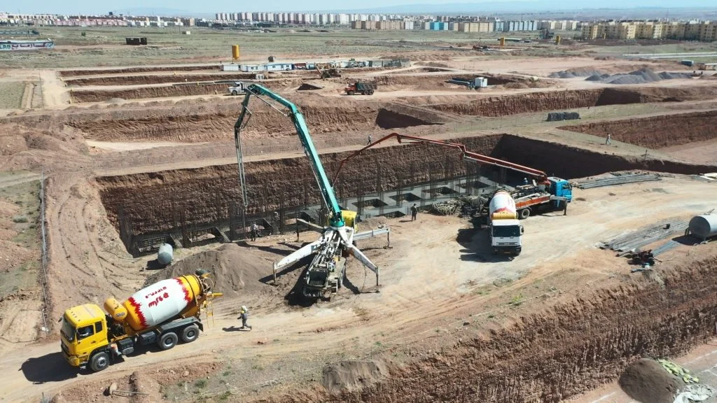 بچینگ پلانت بتن - تولید بتن پروژه مسکونی ماهان البرز پرند - ساروج بتن اربابیان