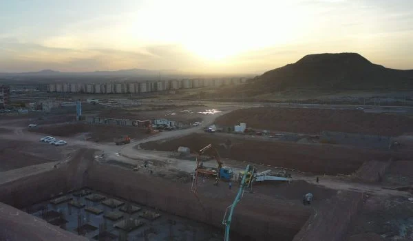 بتن آماده با کیفیت - تولید بتن پروژه مسکونی ماهان البرز پرند - ساروج بتن اربابیان