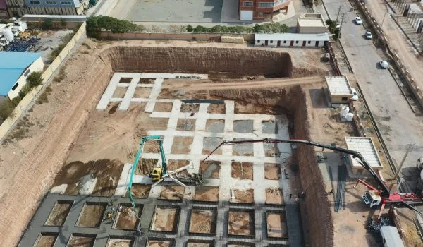 تولید بتن آماده استاندارد - پروژه بتن ریزی میدان صنعت شهرک صنعتی پرند - ساروج بتن اربابیان