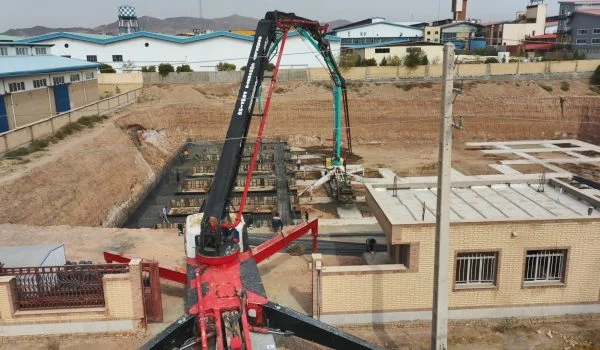 ناوگان حمل و نقل مجهز بتن آماده در شهرک صنعتی پرند - ساروج بتن اربابیان